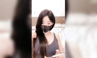 [Model Fei Shi lahir selepas 2000] Model kereta awek~Melancap dengan alat peraga adalah sangat seksi dan meninggalkan jus putih di badannya Dia klimaks dan dildo ditutup dengan jus putih (2)