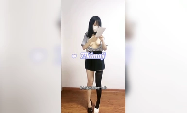 Một sinh viên sau đại học trên Twitter, một nữ Bồ Tát còn sống, [柒淒77kimoji] đã chấp nhận nhiều thử thách khác nhau từ cư dân mạng, khỏa thân nhảy múa với thuốc xổ điện giật, tinh dầu gió, gừng và âm hộ, khoe miệng tử cung của cô ấy (1)