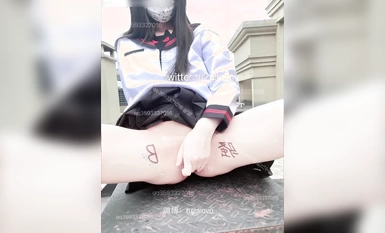 推特21萬粉極品美少女潮吹蘿莉公主【兔崽愛噴水】樓頂