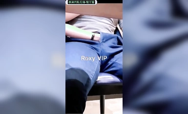 Seks sumbang saudara sepupu isteri perempuan murahan blogger "cuckoldroxy"-bab restoran