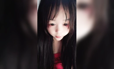 귀엽고 건방진 소녀 Quan [Egg Tart Ya] Cheng은 생방송에서 얼굴을 보여 주었고, 어린애 같은 얼굴과 큰 가슴이 정말 잘 발달되어 있습니다. 매혹적이며 지속적으로 오르가즘을 느끼게 합니다.