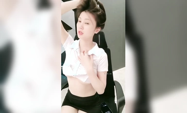 The latest top lady [Sister Youyou is here] goes into the sea and has sex! 172CM tall figure, beautiful legs, extremely firm breasts, a lot of water from masturbating, and a lot of water from masturbating again after being fucked, the pretty lady next door