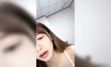 ビッグニュース～新たな美の女神が登場！ ～容姿も体型もネット有名人に負けないお尻を全開にしてツボを押してコケティッシュに 【ワンワン】お尻を上げてツボを押してコケティッシュにします。美しい (3)
