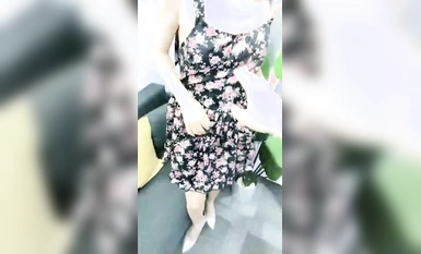 漂亮美眉【Avove】让我感受一下感受什么你进去慢点啊啊好大好舒服身材苗条细长腿被大鸡吧小哥哥无套猛怼小穴淫水超多口爆吃精