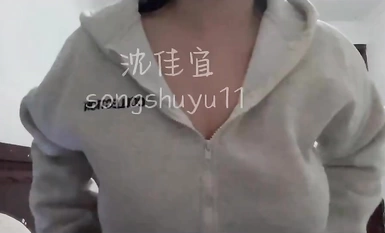 推特罕见波霸女神【林子里的小松鼠-沈佳宜】该说不说的，这俩大肉球不是NBA选手怕是控不住啊