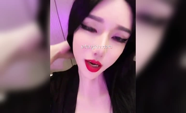 "Indecent Private Photography of Top Goddess" Your Goddess is the bitch of a rich man! The best big-breasted, fat and peripheral green tea bitch [Gu Lingxi] has double sex with her financial owner, and has virtual sex through video calls (3)