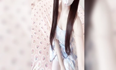 清纯反差小母狗Twitter萝莉『蔡小熊』福利，可爱乖巧的小妹妹怎么能这么烧呢？一线天白虎嫩穴自己插出白浆[下]