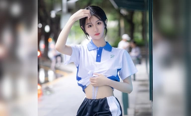 颜值和身材都不错的清纯小美女
