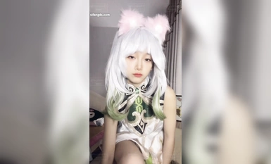 極品反差女大生04年清純小姐姐【胡椒籽】露臉私拍，各種COSER裸體騷舞大號道具紫薇臉逼同框（2）
