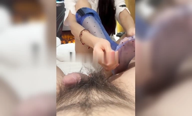 足控必備！推特大神【K哥原創足交Kiyolo1】私拍②各種嫩妹裸足交、絲足交、手交精液噴涌而出，視覺效果拉滿（9）