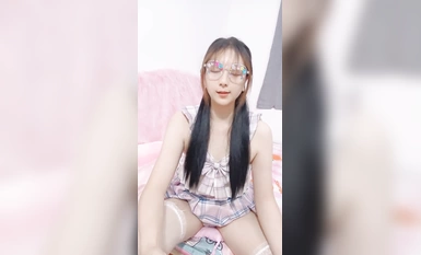 Sa Hulyo 2024, ang mga bagong dating ay pupunta sa dagat ~ [Xiaotian Licking] Isang school girl na nakasuot ng salamin! Super ganda ng mga suso! Gustong-gusto ko na siyang dilaan, ang babaeng naka-glass ay nag-eenjoy lang sa panonood nito (2)