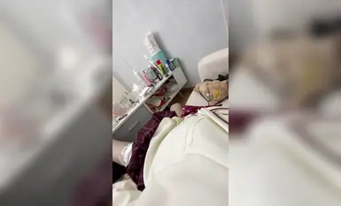 拼顺风车邂逅的一个JK眼镜小妹先夸她的小熊背包很可爱,然后约她一起吃个饭,最后让我免费操