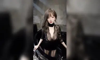 抖音150万粉丝网红美女-小马漫漫微密圈高价定制视频-漏点乳头超嫩视频福利