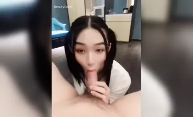 极品反差婊超高颜值，舞姿优美，吃鸡技术一流，太会舔了，简直性福呀！