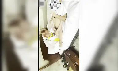 Ang dialogue ay nakakatawa at malaswa, isang Weibo photography celebrity [Impression Foot Shot] ay isang bayad na trabaho, na nakatuon sa pakikipag-date sa mga inosenteng estudyanteng babae, oral sex, at malambot na footjob (1)