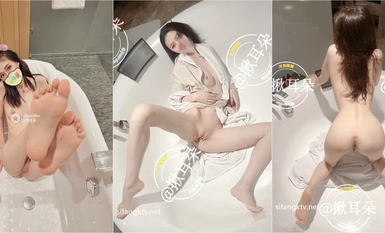 Ang top-notch star-looking beauty goddess "pulls her ears" ay napuno ng isang malaking lalaki na titi, na lubricated at basa, at ang kanyang ari ay lubricated at mainit-init Sa mata ng mga tagalabas, ang diyosa na may isang matangkad na pigura a