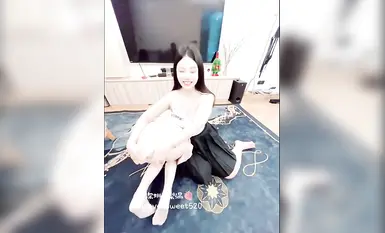 The 23-year-old goddess with good looks [Shenzhen Xiaolidou] is privately photographed on Twitter. She is a top-notch female Buddha who likes to be exposed in front of others and likes to be trained and fucked by her financial boss (1)