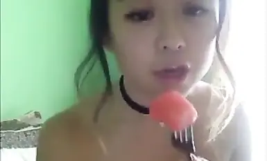 I found and solved the case. This bitch is the one whose son handed him water during the live broadcast.