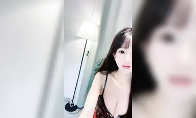 頂級新人綠播女神下海【伊人兒】9分超高顏值，好美的明星級顏值動漫身材，掰嫩穴 非常粉嫩緊致