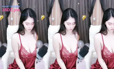 Ang pinakamagandang bigating diyosa ng dalisay na pagnanasa noong Hulyo ay nag-pose sa seksing damit at ibinuka ang kanyang mga binti upang magsalsal gamit ang mga props / Betta mixed-race beauty TTUU naghuhubad at nagtanggal ng kanyang sinturon na may is