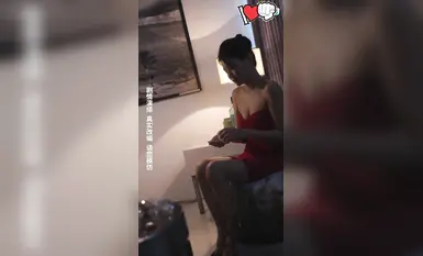Ang erotikong maikling drama [Police Beauty Zhang Jinyu] ay hinango mula sa totoong mga kaganapan ng pagkalanta ng kaakit-akit na babaeng pulis upang makita kung paano sinimulan ng fallen angel ang revenge drama! Episode 1