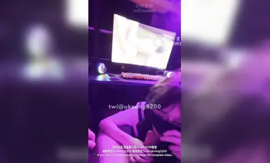 2024.7.25，大神復出，980元新作【DOM黑宮】在網吧做愛，19歲學生妹調教，頂不住了(1)