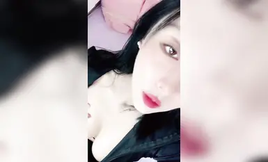 Cô nàng siêu xinh ở biển. Top [coco] đẹp như Phạm Băng Băng và có bộ ngực khủng Khi mở bánh bao ra, âm hộ của cô ấy rất hồng hào! 9 điểm cho vẻ ngoài đỉnh cao, không có điểm mù 360 độ