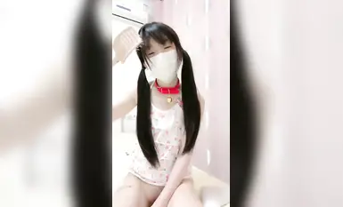 反差小母狗學妹『蘿莉啾啾』撒尿~翻白眼~道具紫薇~現在的小妹妹是真牛逼 玩的開放的開，年紀輕輕如此反差 (1)