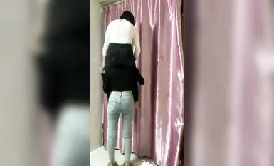 獵奇閨蜜互相淫語羞辱調教，舔腳 鑽襠 玩的就是反差，表面一本正經的端莊優雅女神 私下就是個下賤反差母狗