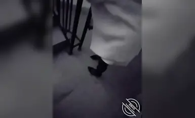 海角大神【巨乳表姐】表姐又喝醉了，不顧阻攔非要在樓梯間給我口交！擋都擋不住！