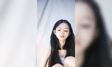 Ang 18-year-old school beauty [Xiaoyi's sobobo] ay sumasayaw nang mapang-akit at nagsasalsal, tumutulo ang puting likido (9)