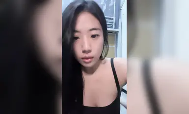 2024年6月，学生妹挺叛逆，【你的白月光】，在宿舍就把欲望写脸上了，极品美穴，身材一流很挑逗！ (6)