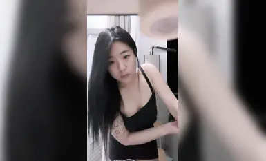 2024年6月，學生妹挺叛逆，【你的白月光】，在宿舍就把慾望寫臉上了，極品美穴，身材一流很挑逗！(8)