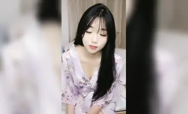 2024年7月，新人，学生妹刚下海【06年小甜甜06年甜甜】清纯漂亮小仙女，白花花的裸体骤然出现，好美超赞！ (2)