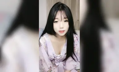 2024年7月，新人，学生妹刚下海【06年小甜甜06年甜甜】清纯漂亮小仙女，白花花的裸体骤然出现，好美超赞！ (2)