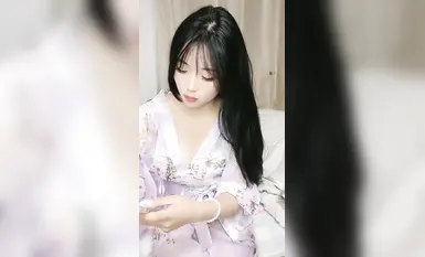 2024年7月，新人，学生妹刚下海【06年小甜甜06年甜甜】清纯漂亮小仙女，白花花的裸体骤然出现，好美超赞！ (2)