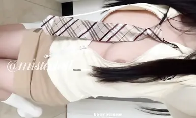 最新8月無水精品！宅男女神推特可欲可甜福利姬【困困熊】VIP私拍，道具紫薇全方位展示傲人的玉體 (1)