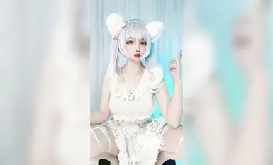Ang magandang babae na si "Shinoda Tian" na may mukha at dalisay na mukha ay ipinakita sa isang sexy na hubad na sayaw na pribadong shoot Ang dalisay at malaswang switch ay nagsasama-sama ng magagandang suso at malaking puwitan )