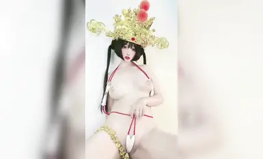 Ang magandang babae na si "Shinoda Tian" na may mukha at dalisay na mukha ay ipinakita sa isang sexy na hubad na sayaw na pribadong shoot Ang dalisay at malaswang switch ay nagsasama-sama ng magagandang suso at malaking puwitan )