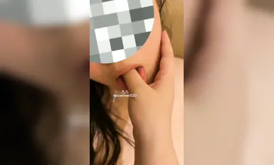 推特極品波霸女神【九兒溫柔妹妹】688元劇情定製，記錄第一次約炮，一對車大燈無法形容的碩大亂顫