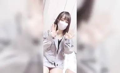 【エムオクン動画】スマホで撮影したハメ撮り動画大流出！優しそうなアイドル顔ＳＳ級シロウト美少女が彼氏の為に映る！続き後半で美乳丸見え腰振り！喘ぎ声◎