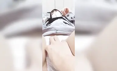 【エムオクン動画】スマホで撮影したハメ撮り動画大流出！優しそうなアイドル顔ＳＳ級シロウト美少女が彼氏の為に映る！続き後半で美乳丸見え腰振り！喘ぎ声◎