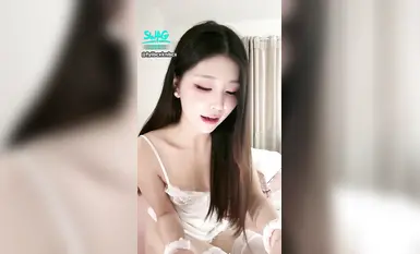 Bigo's top internet celebrity goddess [Little Doll Cat] goes into the sea and has sex without a condom and cums inside (13)