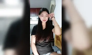 [Small strawberries are so delicious] A college student with beautiful breasts picks her pussy, rubs her breasts, dances naked and masturbates (3)