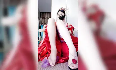 私密電報群VIP福利，戶外露出紫薇，極騷母狗【小湯圓】道具雙通高潮噴水，擼點滿滿 (3)