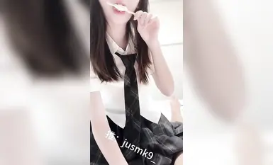 สาวน้อยสีชมพูบริสุทธิ์ "ลิตเติ้ลไอศกรีม" ถูกติดตามและลากเข้าไปในทางเดินของชุมชน เธอคว้าผมหางม้าของฉันและขย้ำเธออย่างรุนแรง ในขณะนี้ ฉันอยากจะถูกค้นพบและเจาะเข้าไป