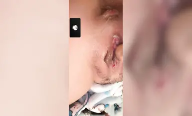 土豪高價1V1跟有舌釘唇釘的朋克清純不良學生妹視頻通話虛擬造愛，高顏身材好道具紫薇搞出好多白漿