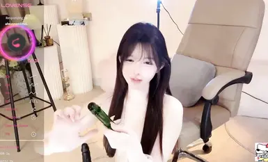 Stripchat宅男女神【Hahaha_ha2】最新吊带黑丝大秀学生妹大喷水(4)