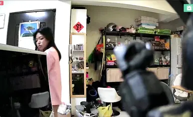 2024-04-30_Pemantauan rumah Taipei_[Pakaian dalam terdedah sedikit]_Bangun dan berpakaian_Punggung atas kakak terdedah