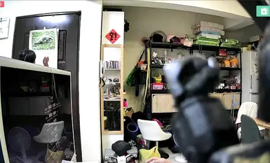 2024-05-02_台北家庭モニタリング_[下着_極小下着]_妹が起きて服を着る_妹がシャワーを浴びる準備をしている